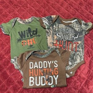Three set mossy oak onesies